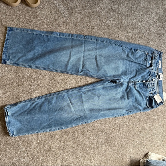 Universal Thread Light Blue Mid Rise Jeans - Picture 4 of 5
